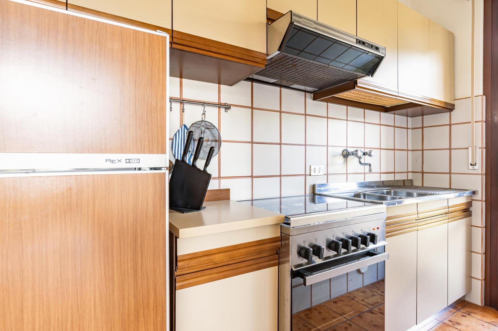 Comfy Apartment With Private Parking Near The Beach! Виареджо Экстерьер фото